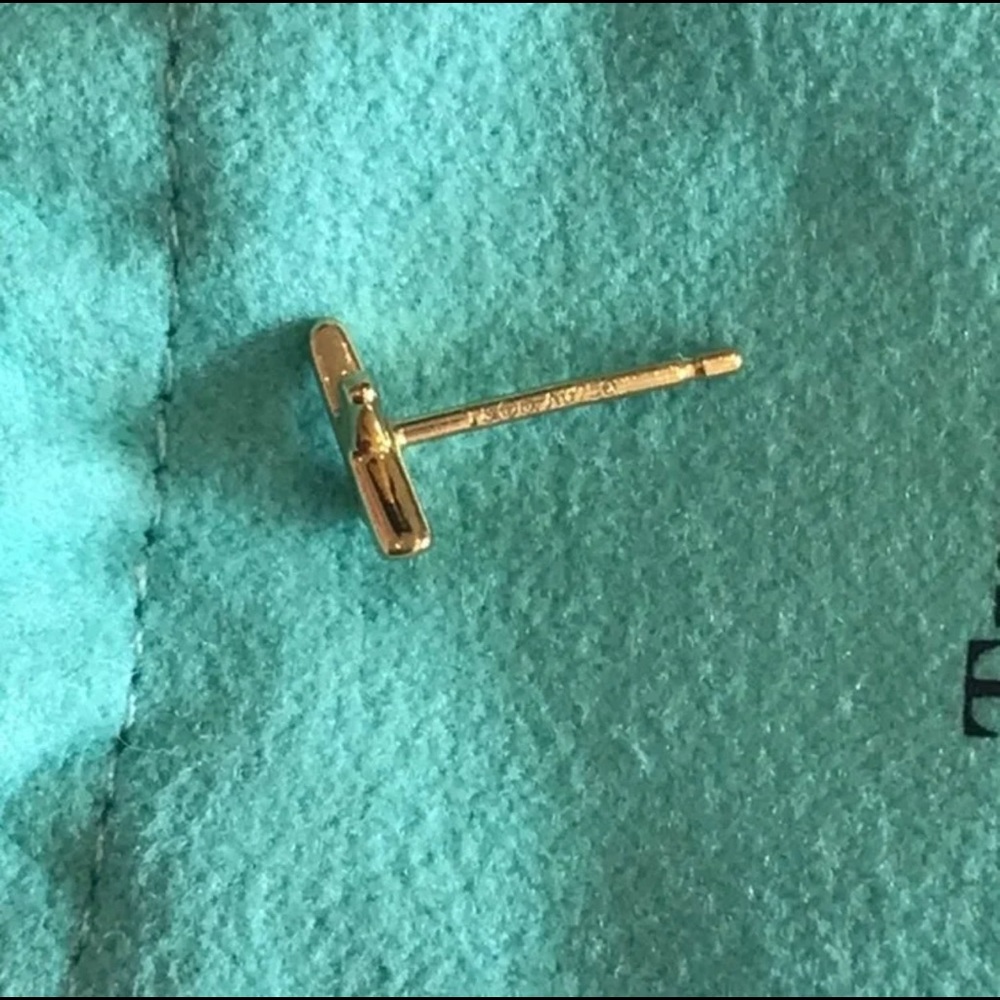 🎖HOST PICK Tiffany & Co. 18K Stud Earrings - Picture 5 of 14